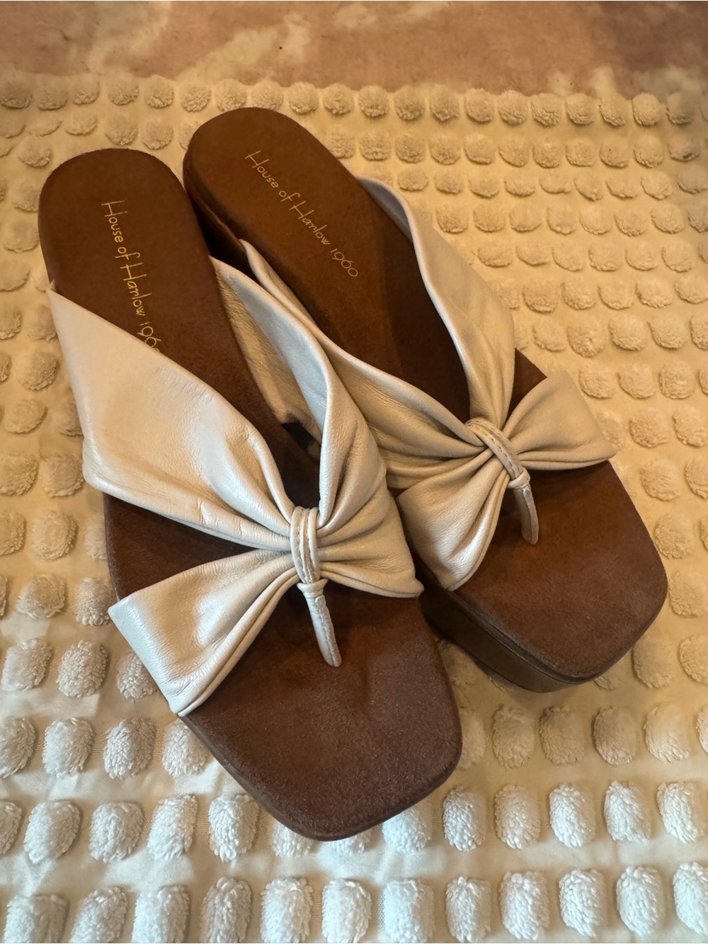House of Harlow 1960 Cream Knotted Slide Sandals with Brown Footbed